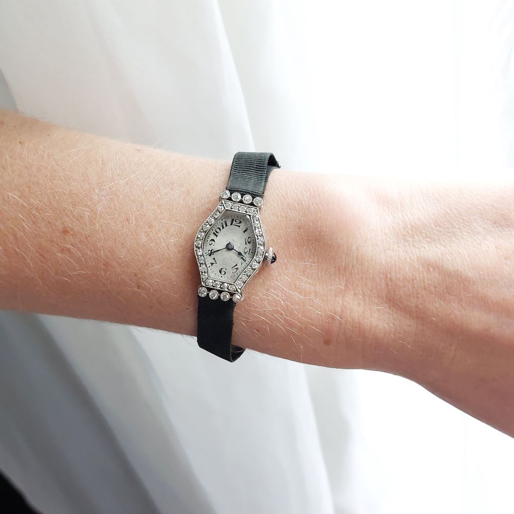 Montre DAISY en or jaune, platine, saphir et diamants - Castafiore