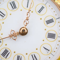 Montre de col en or jaune, émail et diamants - Castafiore