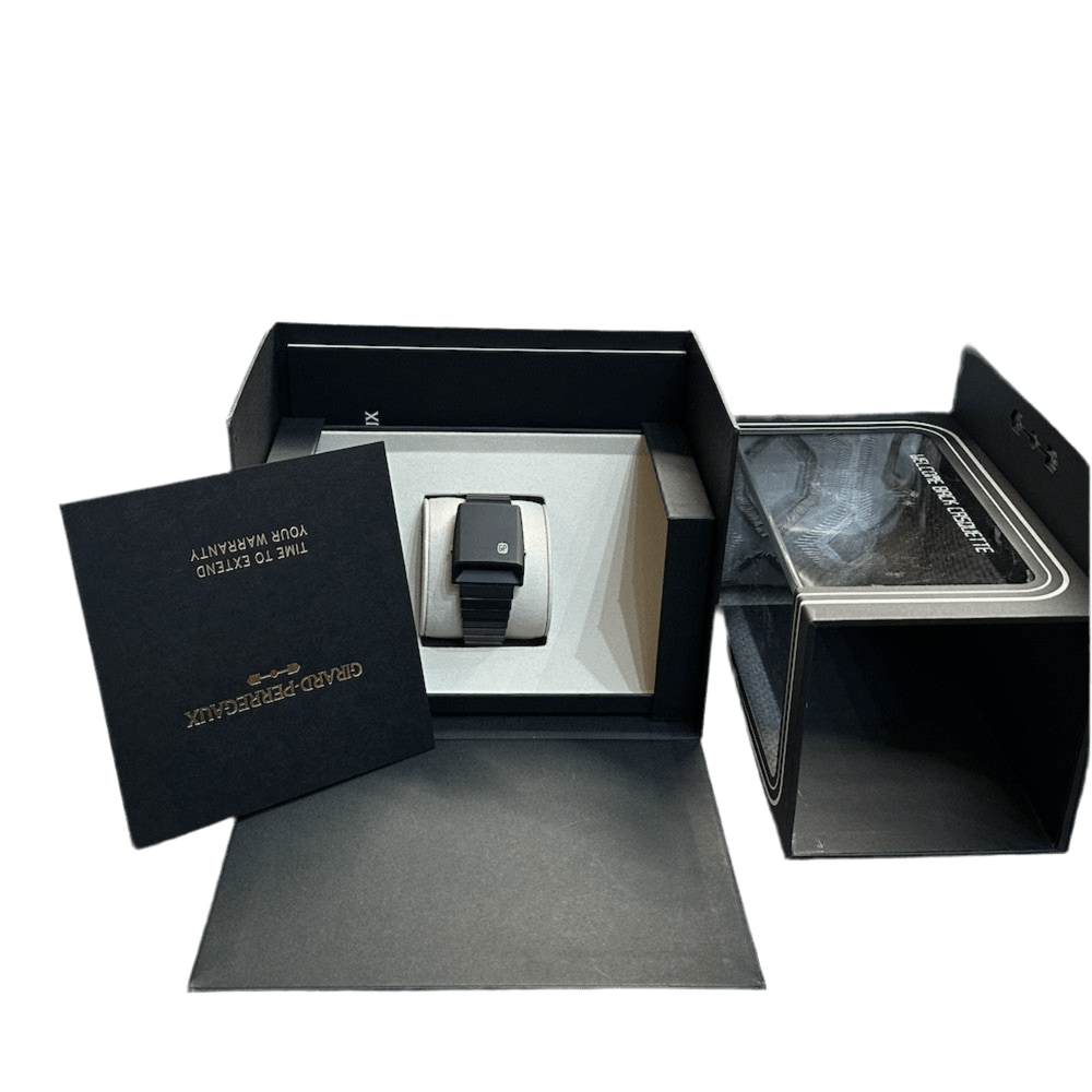 Montre GIRARD - PERREGAUX "Casquette 2.0" en céramique, titane et quartz - Castafiore