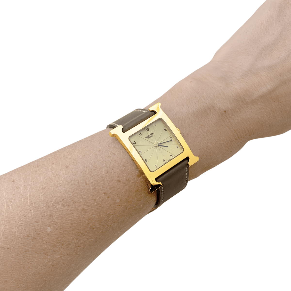 Montre HERMÈS "Heure H" en plaqué or, acier et cuir - Castafiore