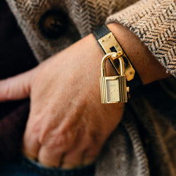 Montre HERMÈS Kelly en plaqué or et cuir