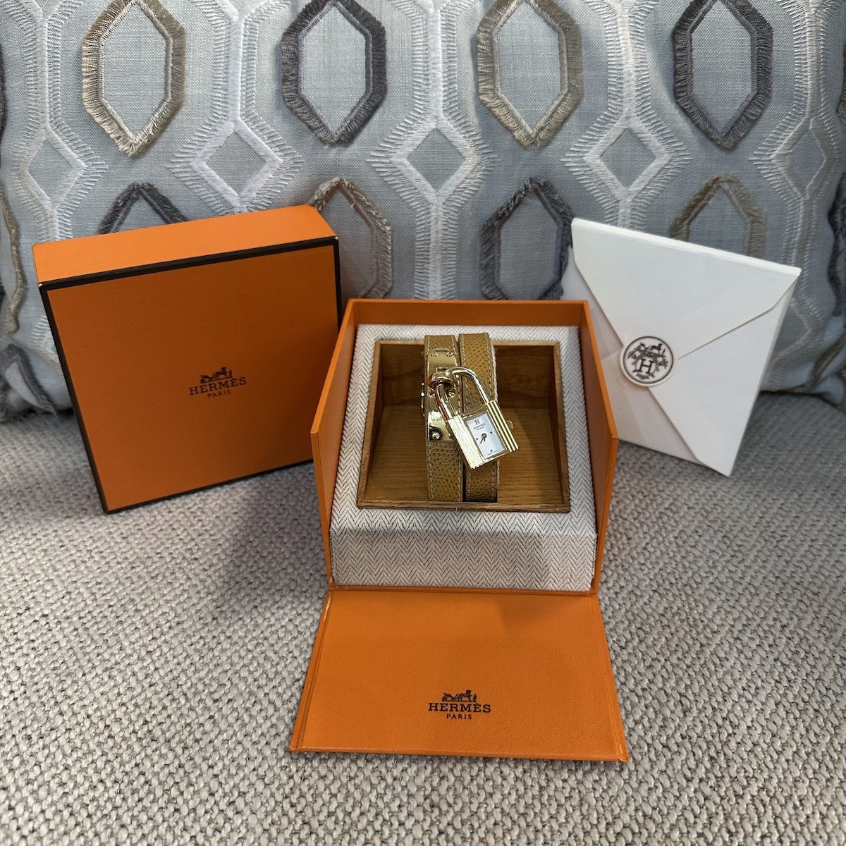 Montre HERMÈS "Kelly" en métal, cuir et quartz - Castafiore