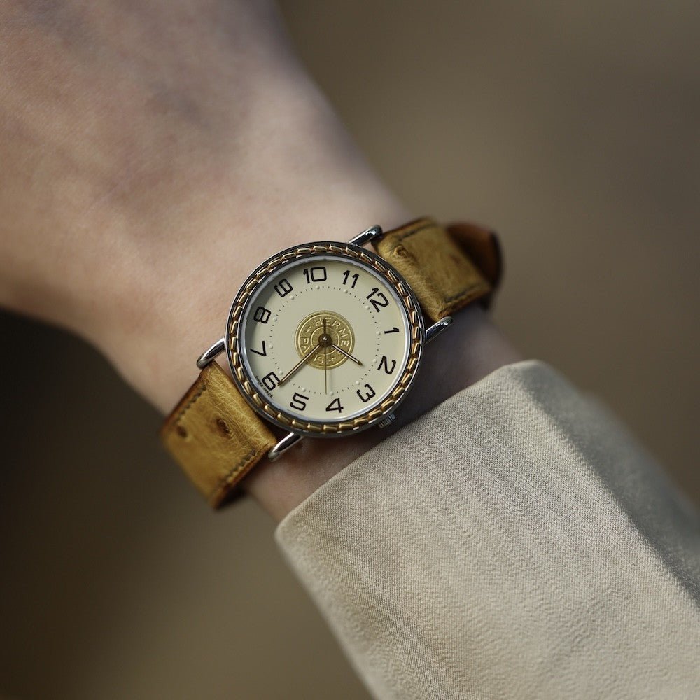 Montre HERMÈS "Sellier" en or jaune et acier - Castafiore