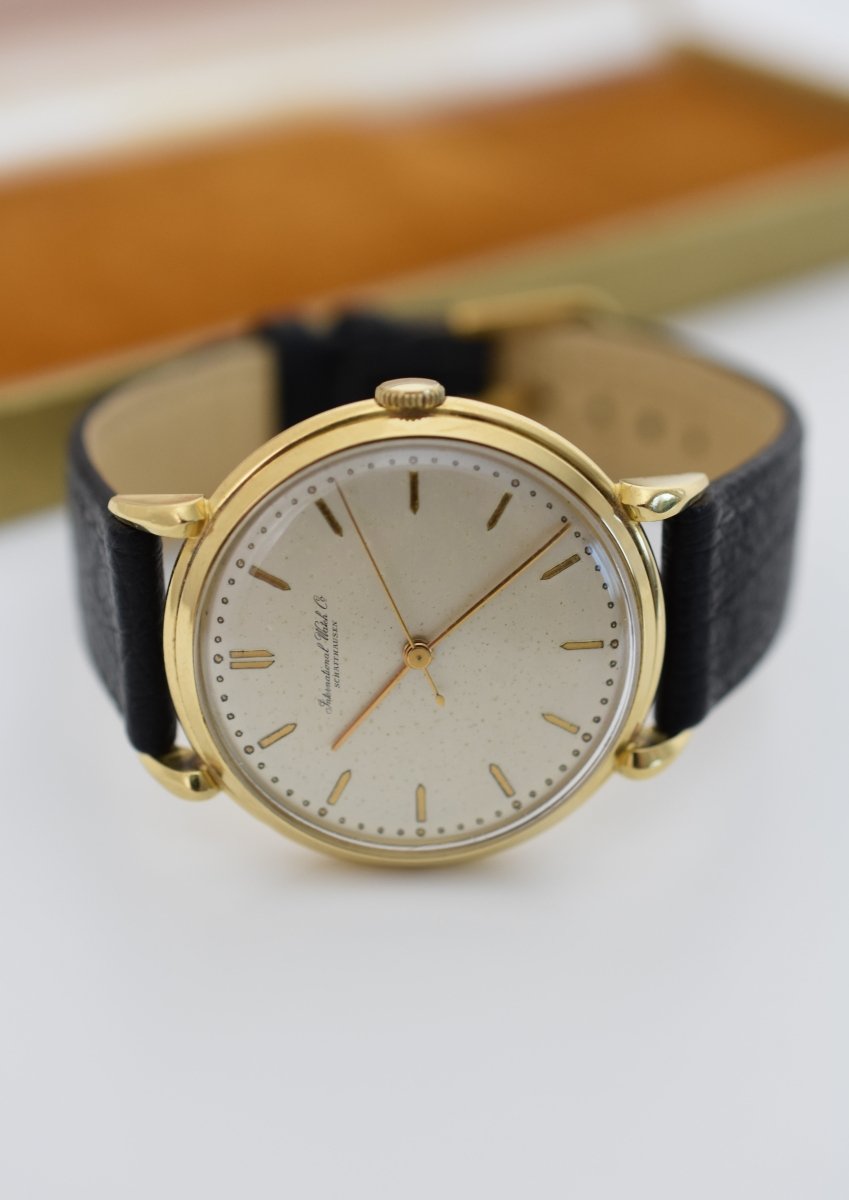 Montre IWC en or jaune et cuir - Castafiore