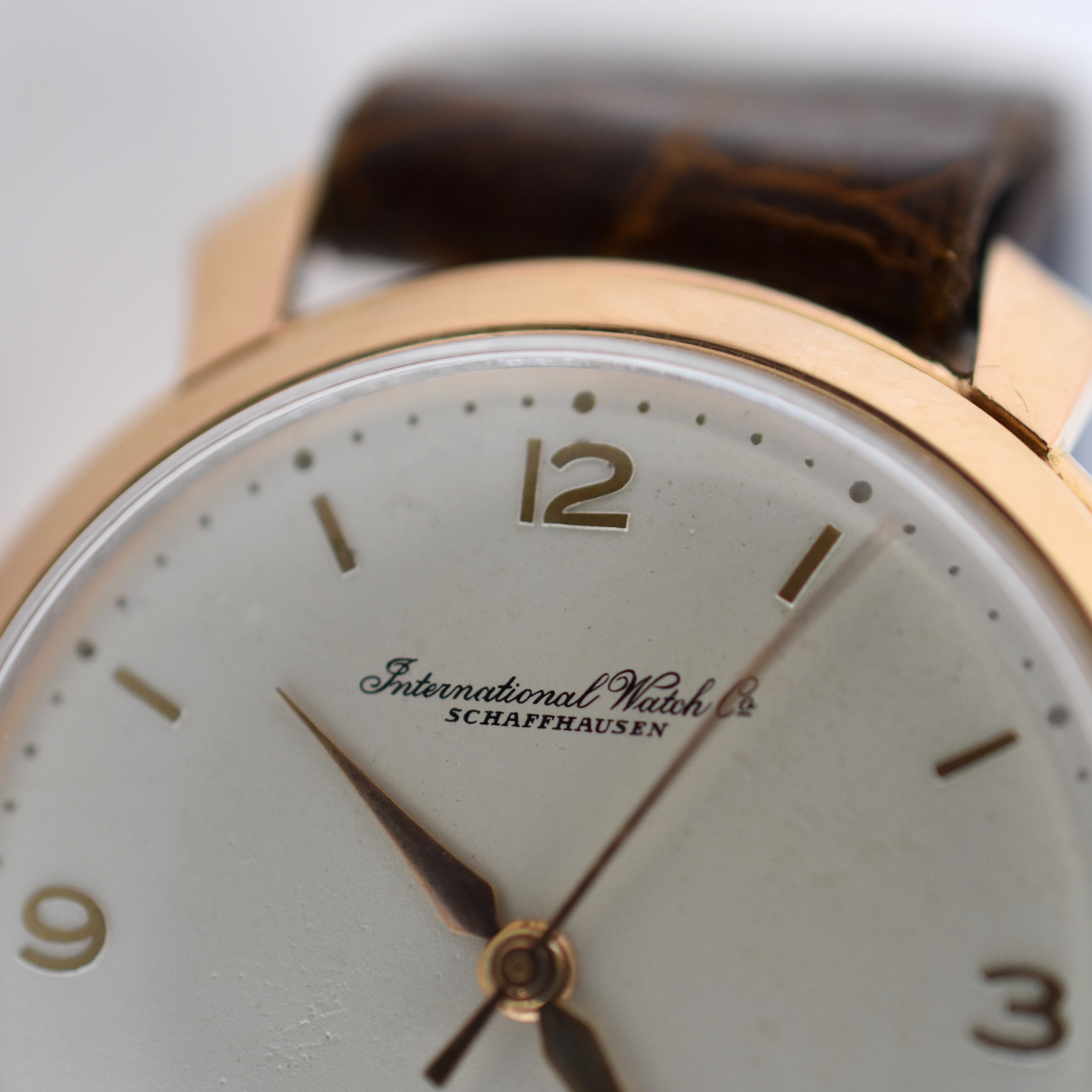 Montre IWC "Jumbo Shark Fin" en or rose, acier et cuir - Castafiore