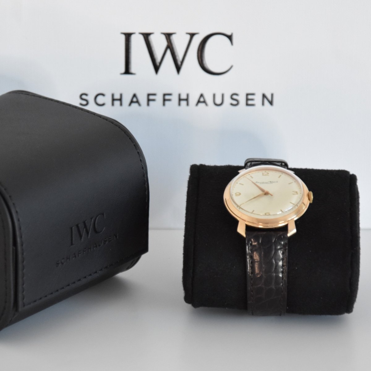Montre IWC "Jumbo Shark Fin" en or rose, acier et cuir - Castafiore