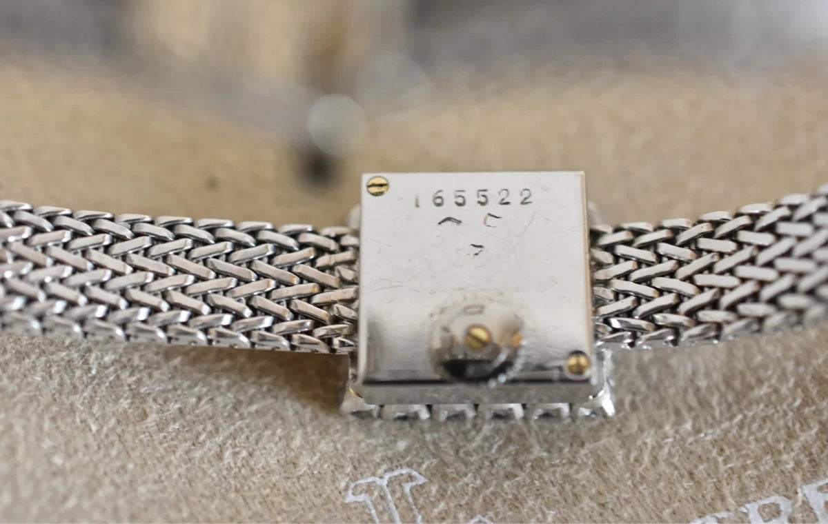 Montre JAEGER-LECOULTRE Haute Joaillerie Cal. 426 en or blanc 18 carats et diamants Bracelet Intégré c.1960. - Castafiore