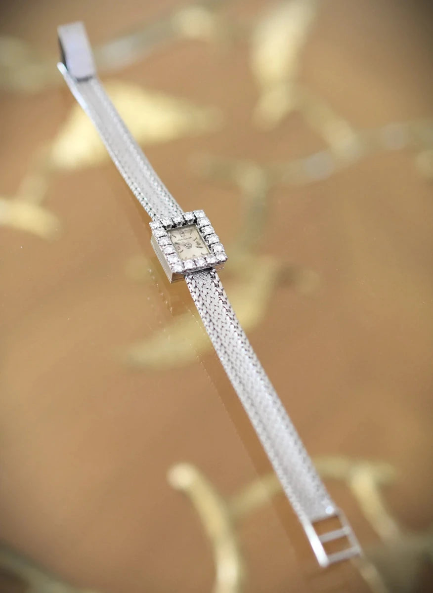 Montre JAEGER-LECOULTRE Haute Joaillerie Cal. 426 en or blanc 18 carats et diamants Bracelet Intégré c.1960. - Castafiore