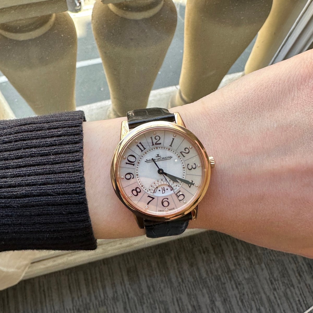Montre JAEGER - LECOULTRE "Rendez - vous" en or rose, nacre et cuir - Castafiore