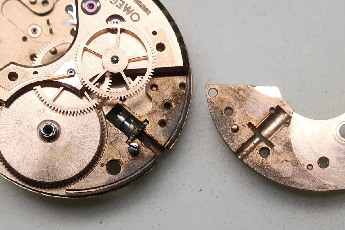 Montre OMÉGA en or jaune et cuir - Castafiore