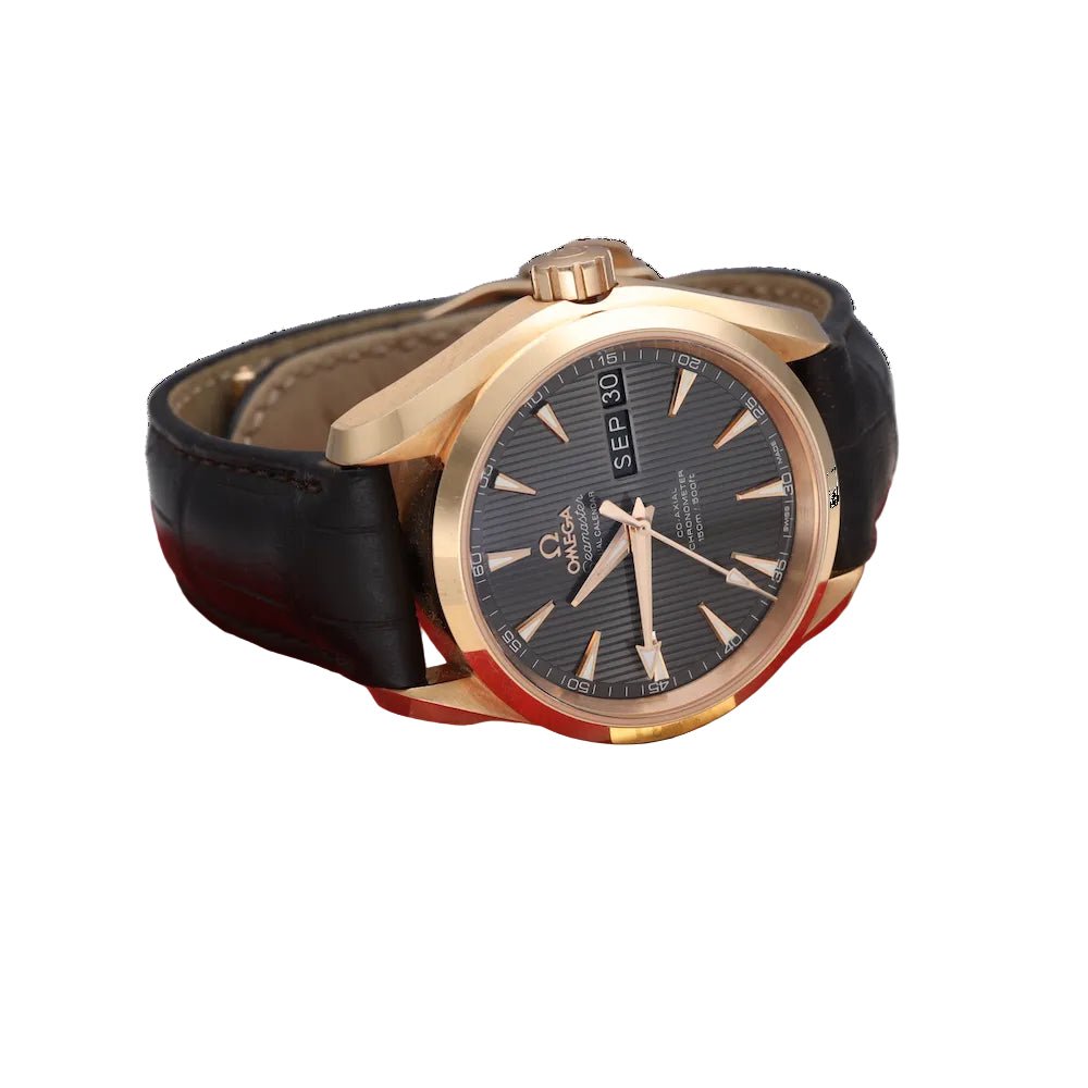 Montre OMEGA en or rose et cuir - Castafiore