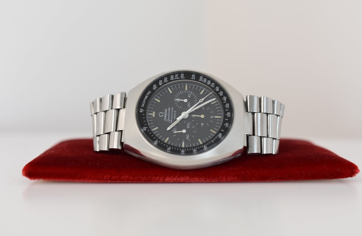 Montre OMEGA "Speedmaster Professional Mark II" en acier - Castafiore