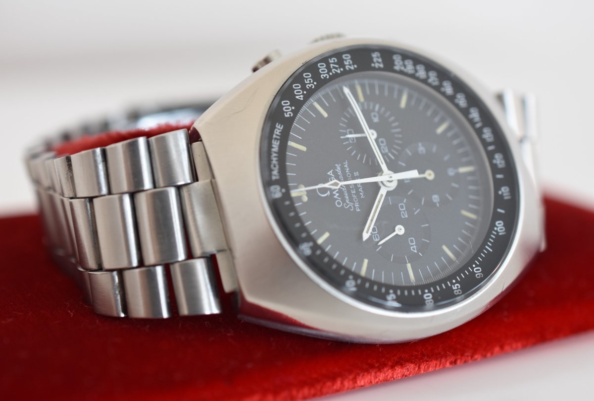 Montre OMEGA "Speedmaster Professional Mark II" en acier - Castafiore