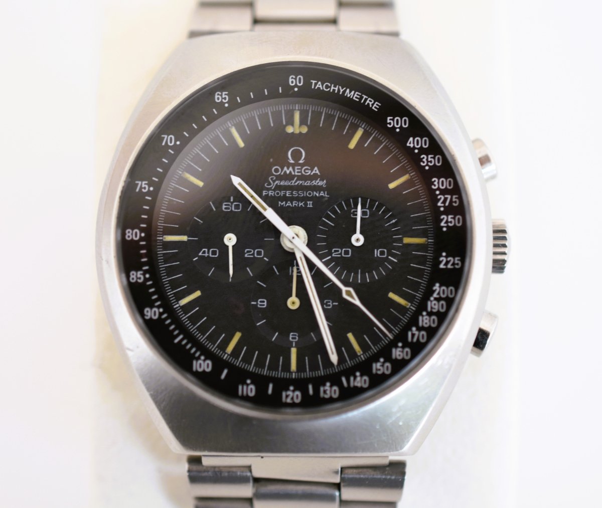 Montre OMEGA "Speedmaster Professional Mark II" en acier - Castafiore