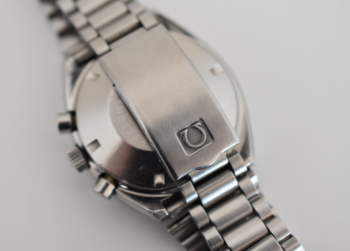 Montre OMEGA "Speedmaster Professional Mark II" en acier - Castafiore