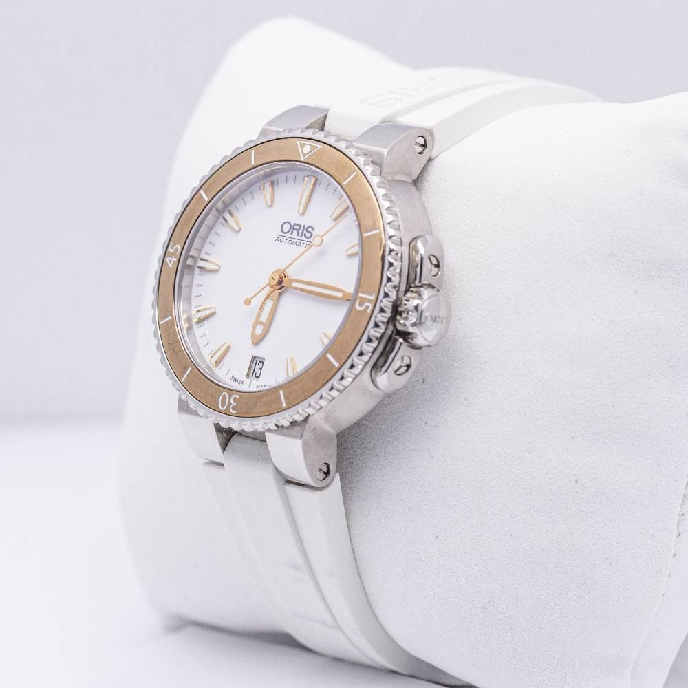 Montre ORIS AQUIS DATE Caoutchouc blanc - Castafiore