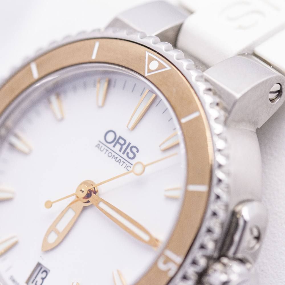 Montre ORIS AQUIS DATE Caoutchouc blanc - Castafiore