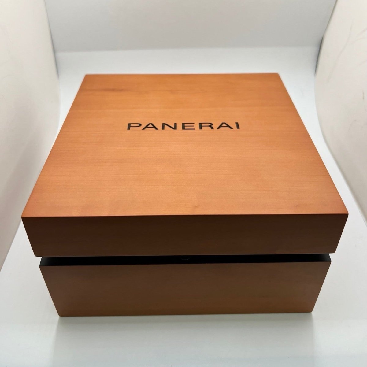 Montre PANERAI "Luminor Base" en acier et caoutchouc - Castafiore