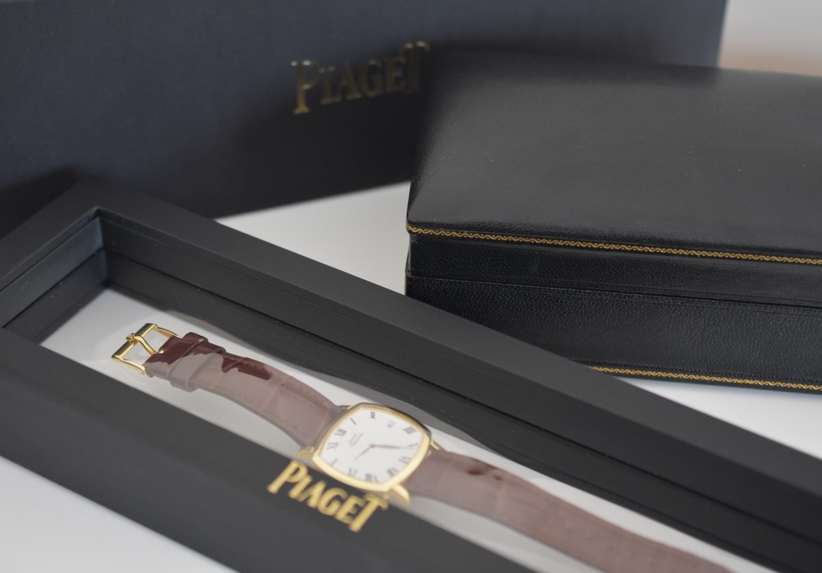 Montre PIAGET Coussin automatique en or jaune - Castafiore