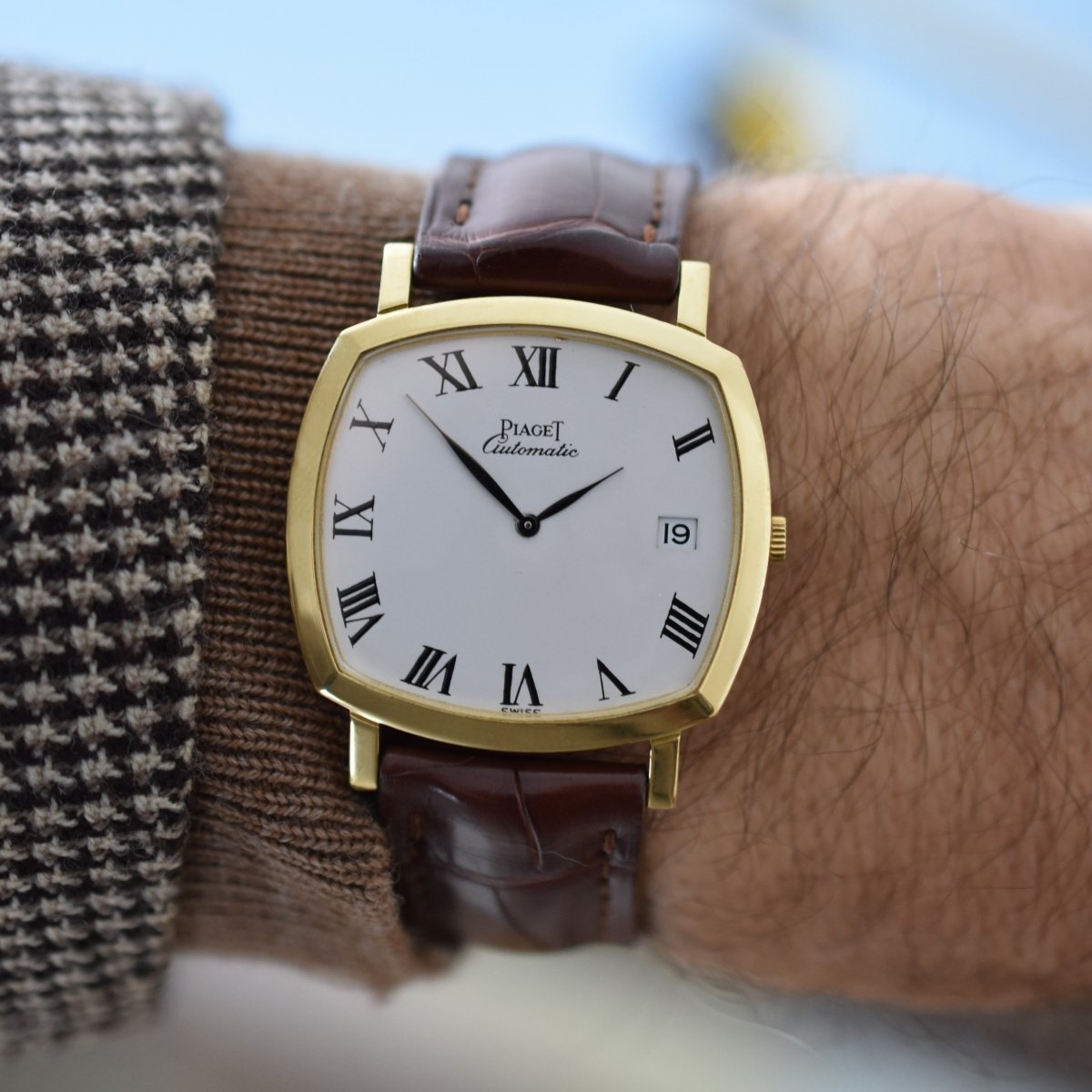 Montre PIAGET "Coussin" en or jaune et cuir - Castafiore