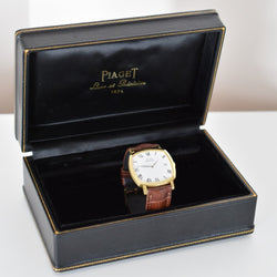 Montre PIAGET "Coussin" en or jaune et cuir - Castafiore