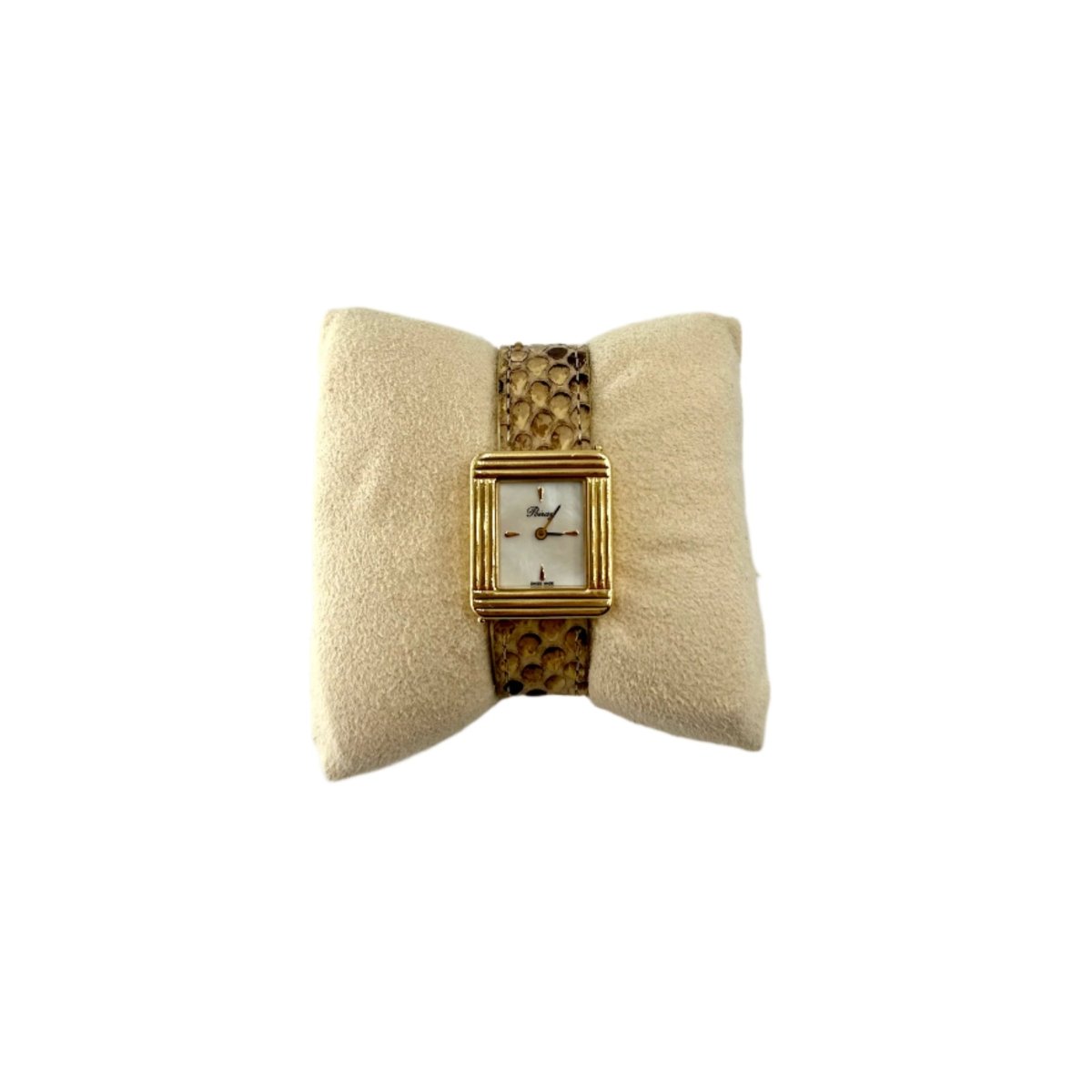 Montre POIRAY, "Ma première" en or jaune et nacre - Castafiore