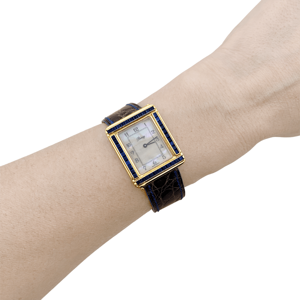 Montre POIRAY "Ma Première" en or jaune, nacre, cuir et saphirs - Castafiore