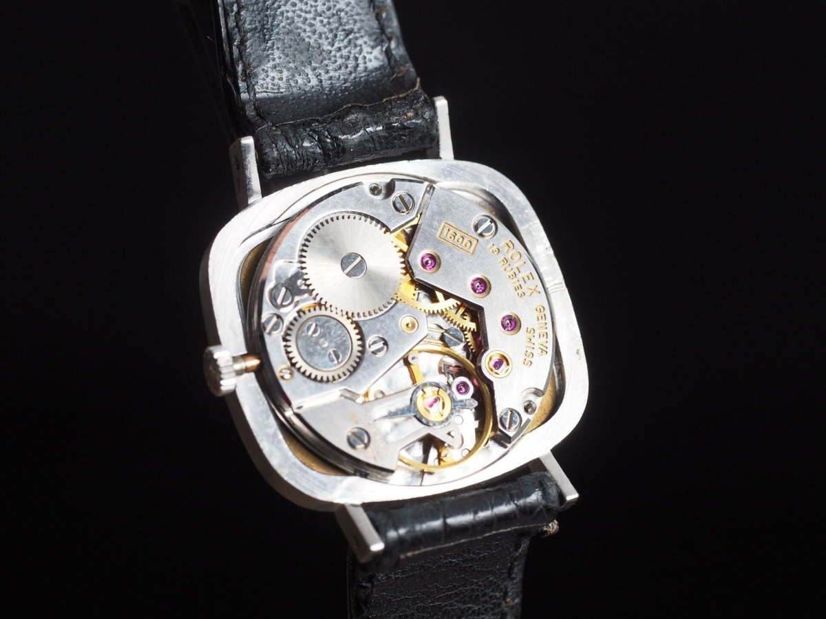 Montre ROLEX "Cellini Zephir" en or blanc, cuir et saphir - Castafiore