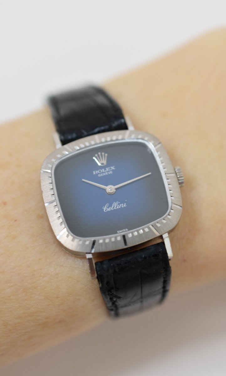 Montre ROLEX "Cellini Zephir" en or blanc, cuir et saphir - Castafiore