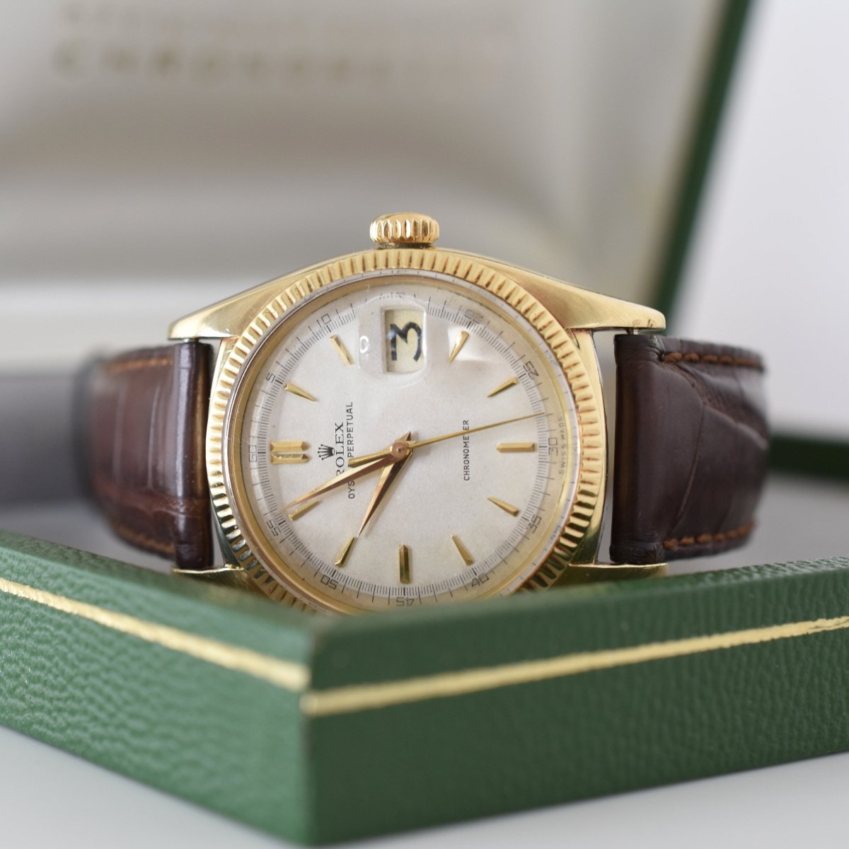 Montre ROLEX "Oyster Perpetual Date Ovettone" en or jaune et cuir - Castafiore