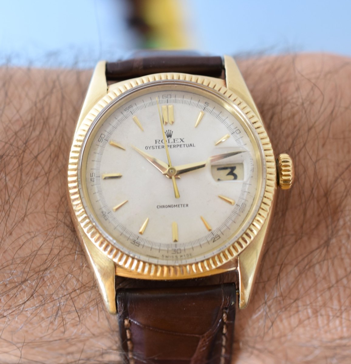 Montre ROLEX "Oyster Perpetual Date Ovettone" en or jaune et cuir - Castafiore