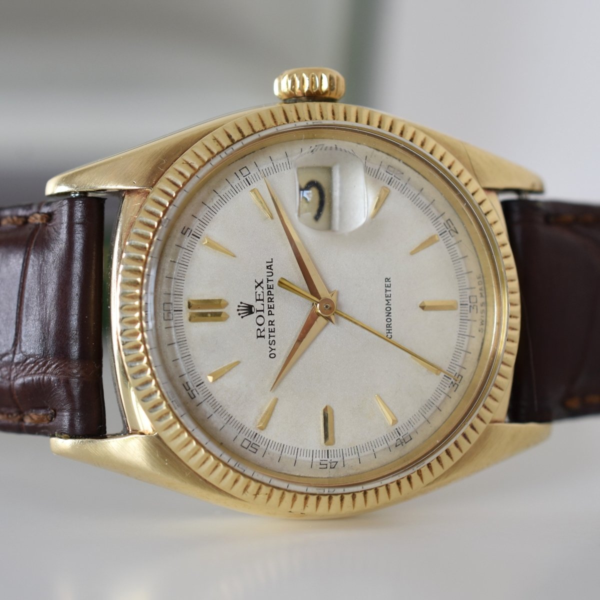 Montre ROLEX "Oyster Perpetual Date Ovettone" en or jaune et cuir - Castafiore