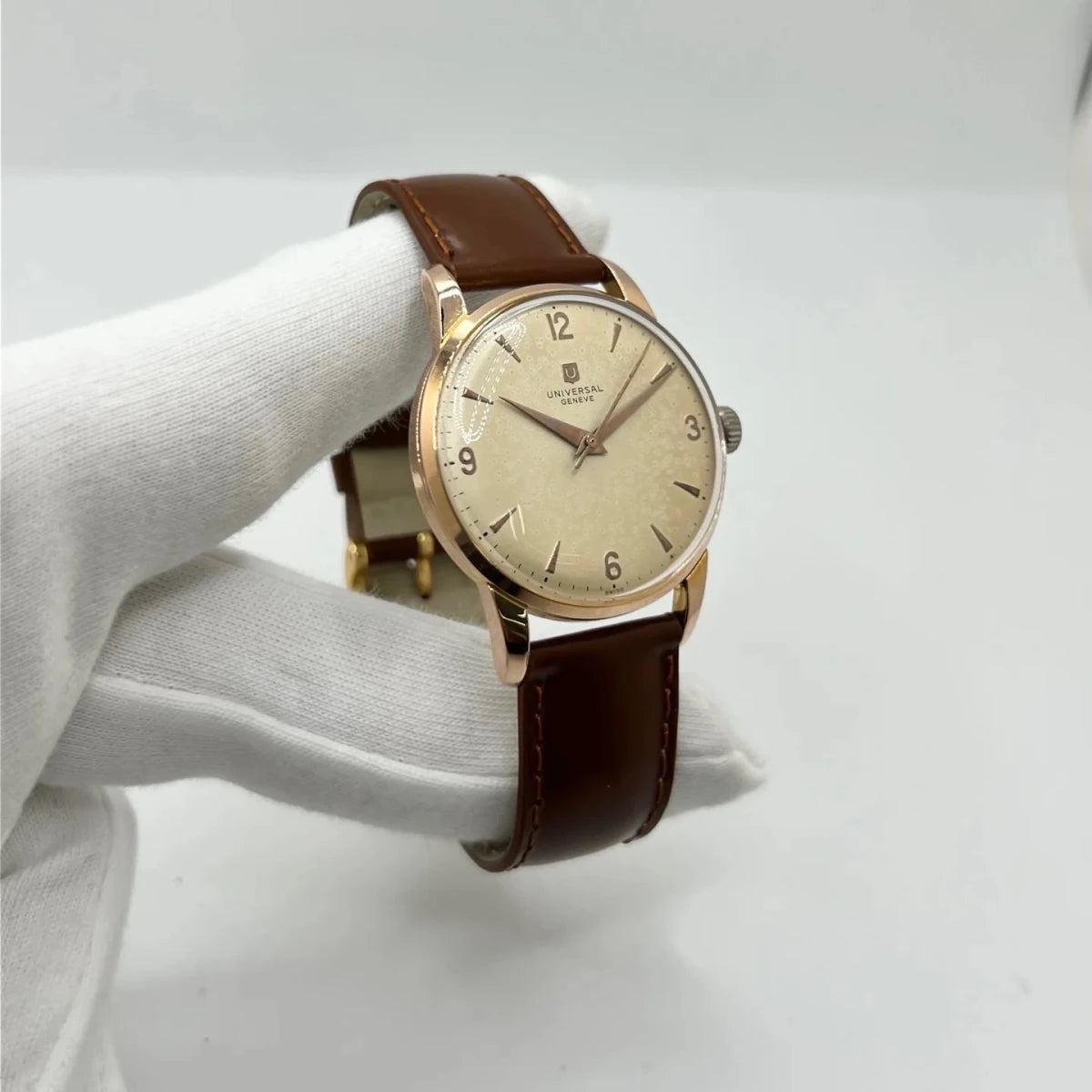 Montre UNIVERSAL GENÈVE plaqué or, acier et cuir - Castafiore