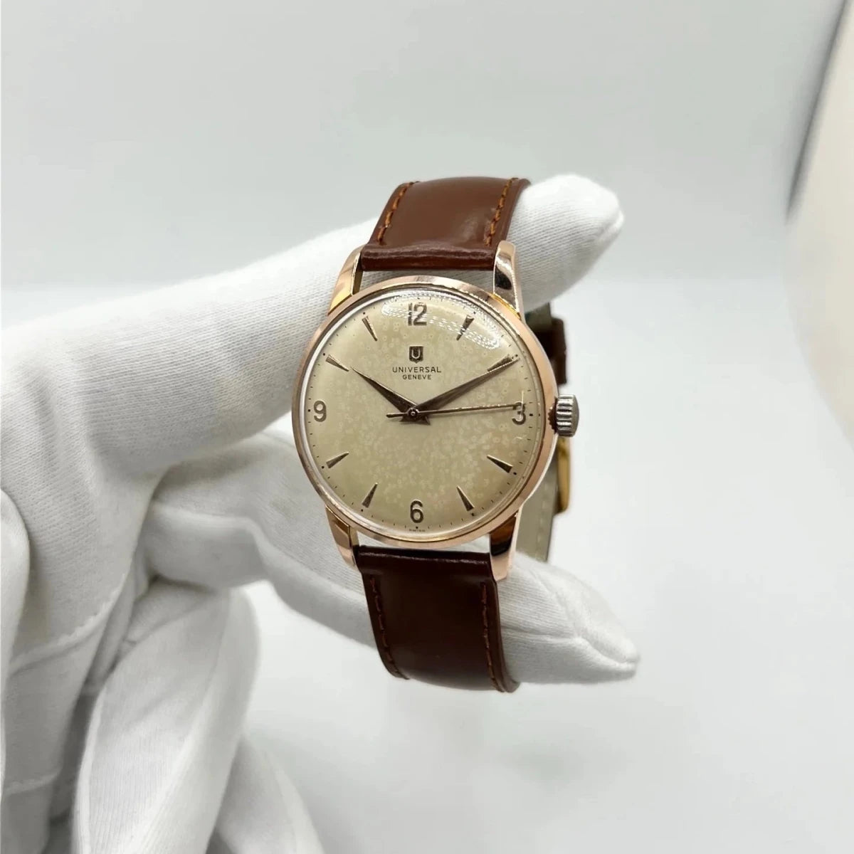 Montre UNIVERSAL GENÈVE plaqué or, acier et cuir - Castafiore
