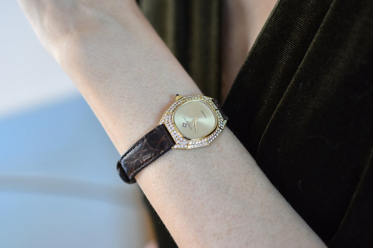 Montre VACHERON CONSTANTIN POUR CHAUMET en or jaune, cuir et diamants - Castafiore