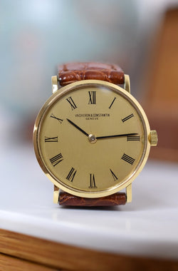 Montre VACHERON CONSTANTIN "Ultra - Thin" en or jaune, - Castafiore