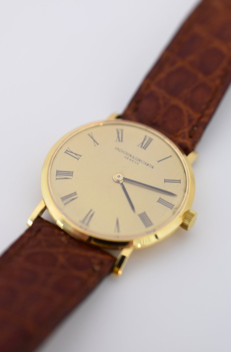 Montre VACHERON CONSTANTIN "Ultra - Thin" en or jaune, - Castafiore
