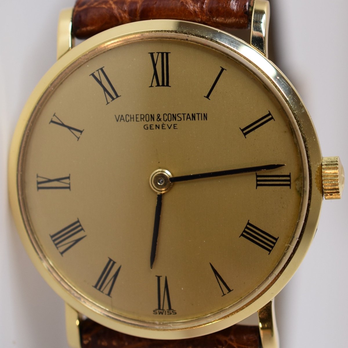 Montre VACHERON CONSTANTIN "Ultra - Thin" en or jaune et cuir - Castafiore