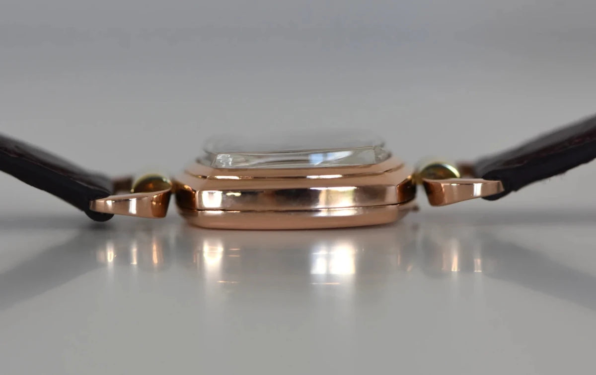 Montre VANCHERON & CONSTANTIN "Étrier" en or rose et cuir - Castafiore