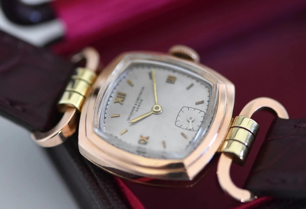 Montre VANCHERON & CONSTANTIN "Étrier" en or rose et cuir - Castafiore