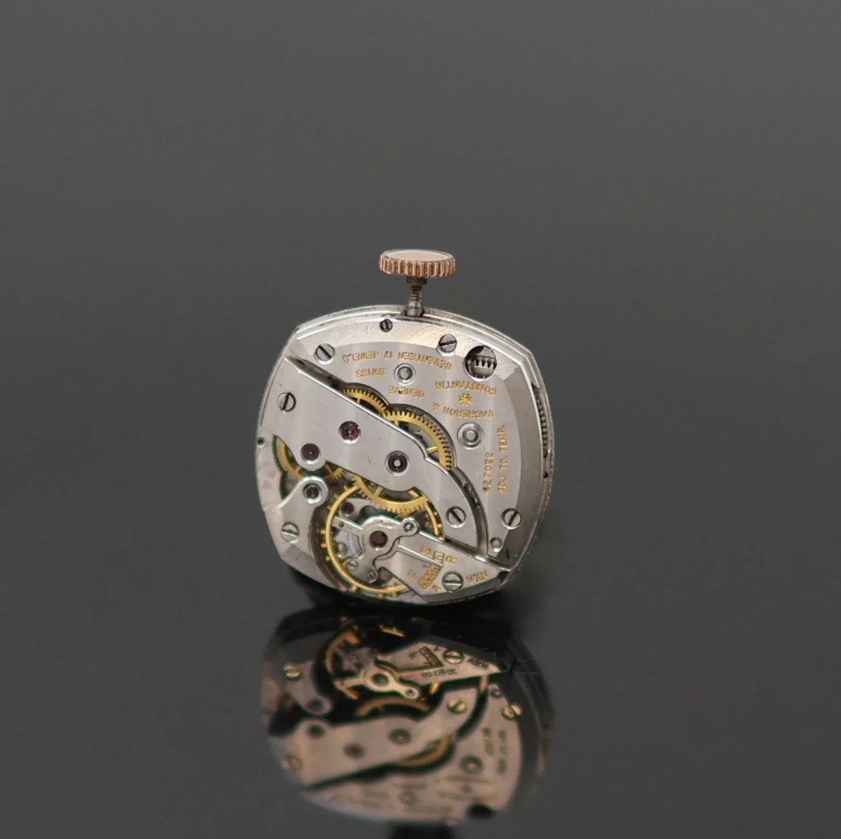 Montre VANCHERON & CONSTANTIN "Étrier" en or rose et cuir - Castafiore