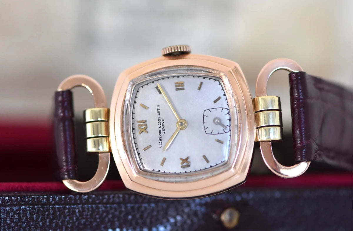 Montre VANCHERON & CONSTANTIN "Étrier" en or rose et cuir - Castafiore