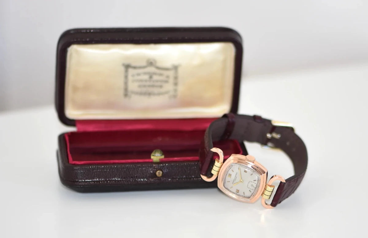 Montre VANCHERON & CONSTANTIN "Étrier" en or rose et cuir - Castafiore
