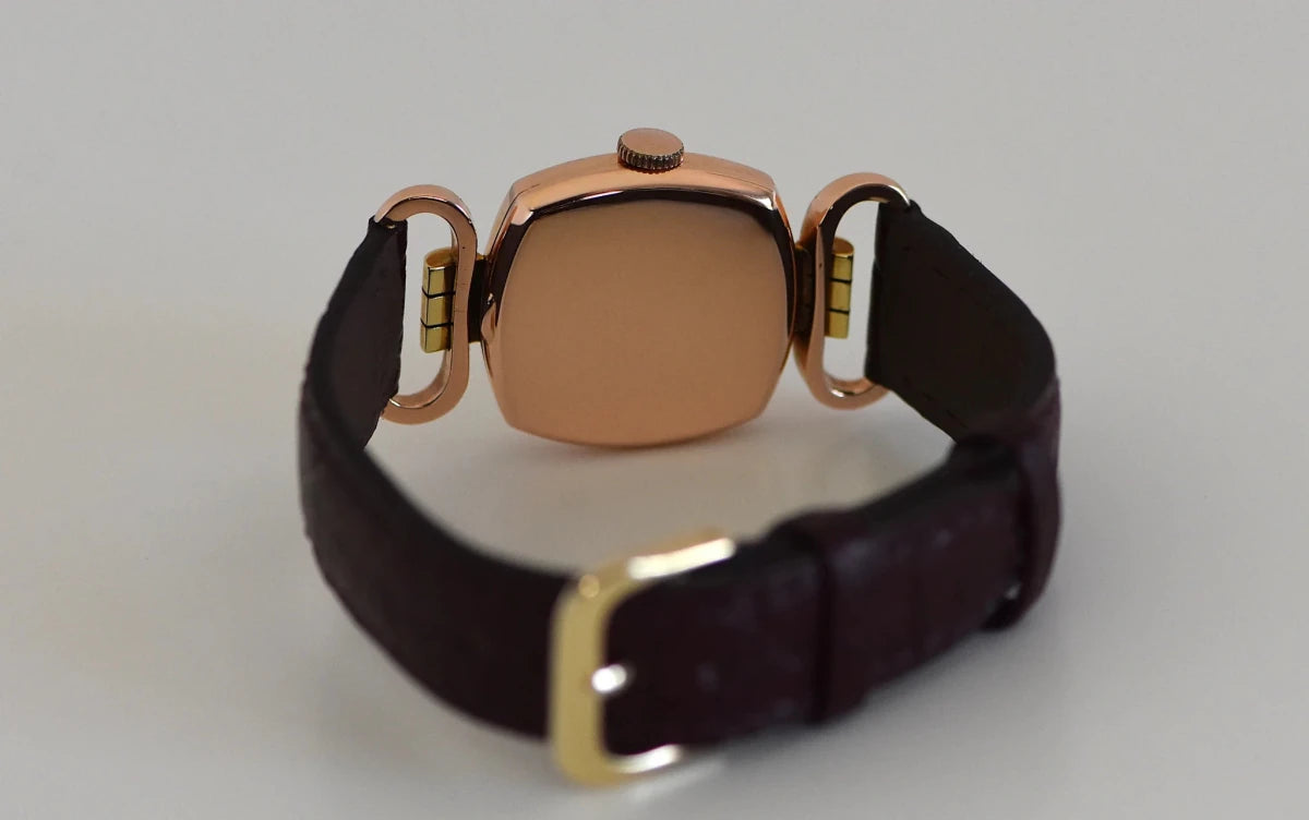Montre VANCHERON & CONSTANTIN "Étrier" en or rose et cuir - Castafiore