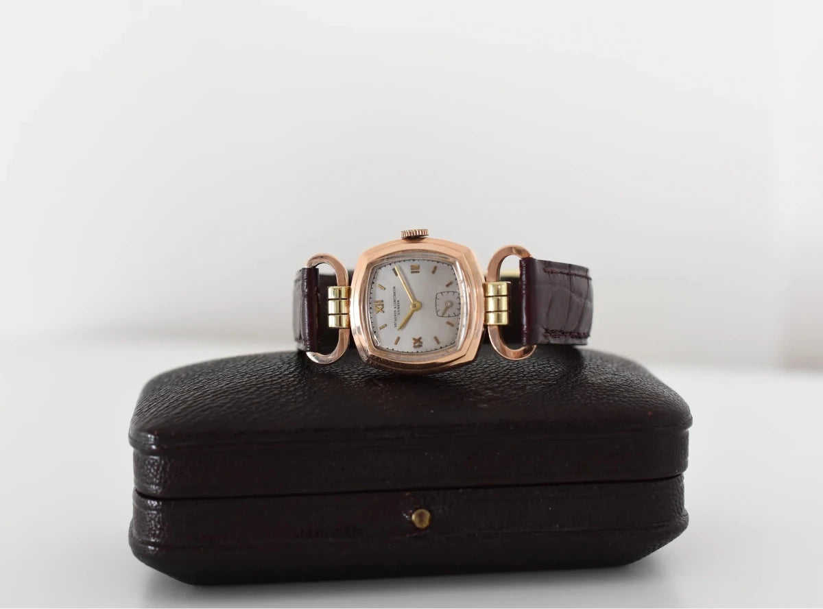 Montre VANCHERON & CONSTANTIN "Étrier" en or rose et cuir - Castafiore