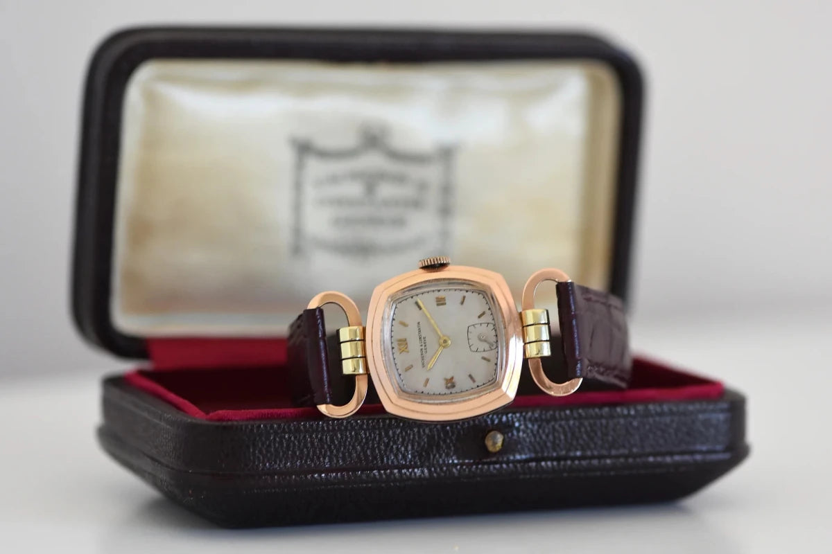 Montre VANCHERON & CONSTANTIN "Étrier" en or rose et cuir - Castafiore