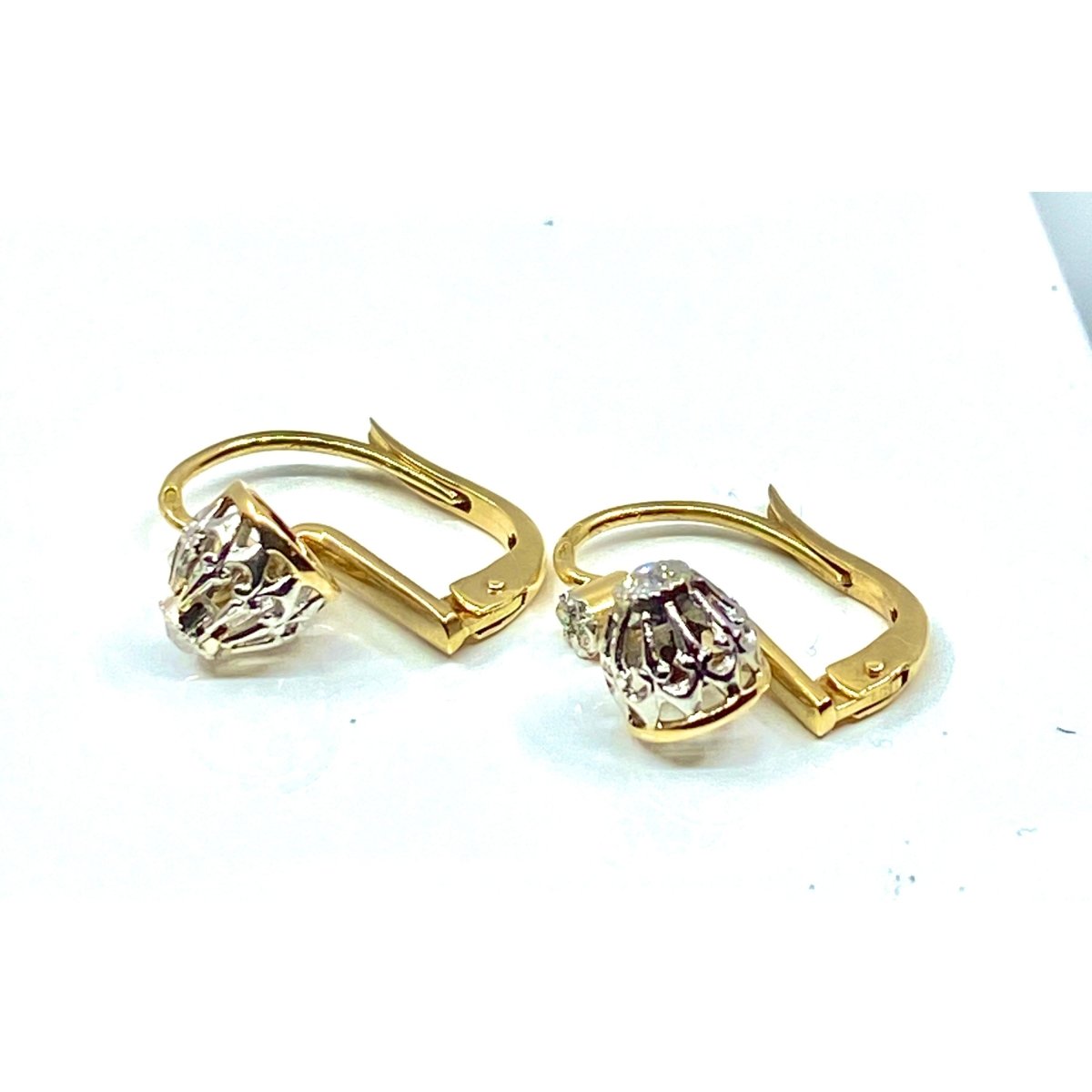 Pair de boucles d’oreilles dormeuses en or 18 carats, diamants, vers 1900 - Castafiore