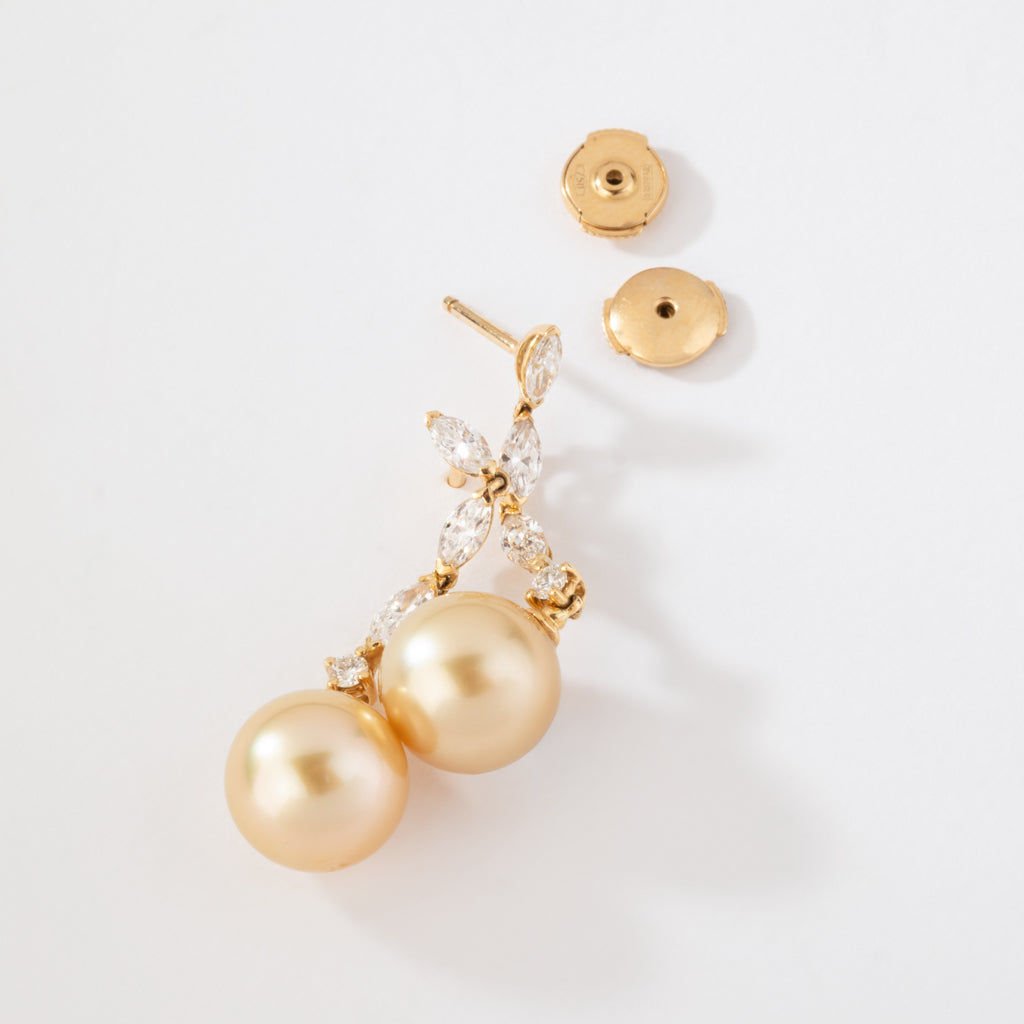 Paire de boucles d'oreilles en or jaune diamants navettes et perles gold des mer du sud - Castafiore