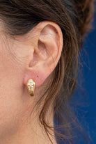 Paire de boucles d'oreilles en or jaune et diamants - Castafiore