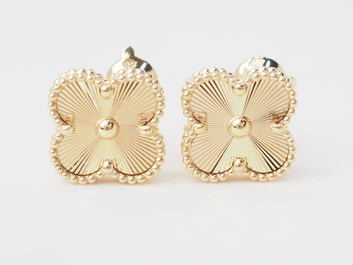 Paire de boucles d'oreilles Van Cleef & Arpels Alhambra vintage en or jaune - Castafiore